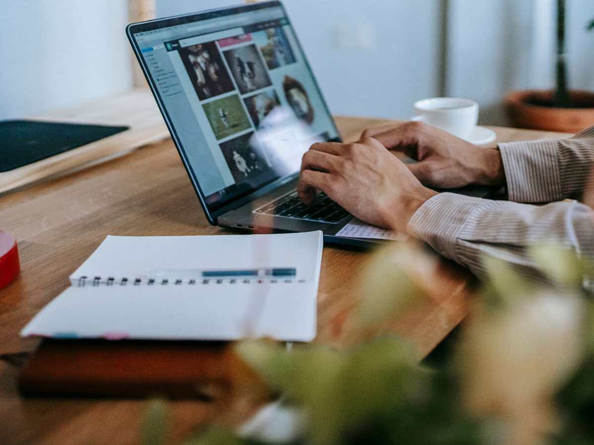 Read more about the article Praca zdalna w małym mieszkaniu. Jak stworzyć ergonomiczne home office w warszawskim M?